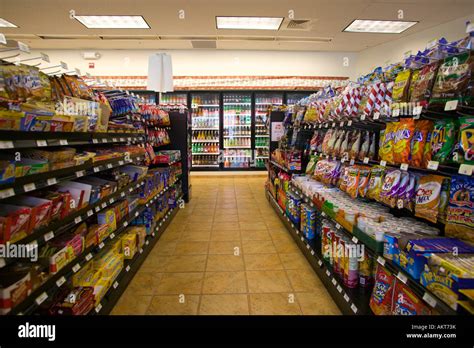 Corner Store Interior 的图像结果