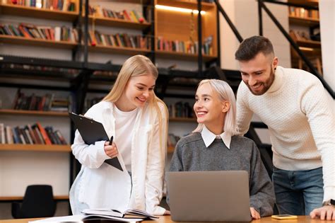 How Many People Study Online in 2025? Surprising Stats You Should Know - Howmanyofme.com