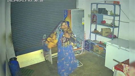 लड़कियों के कपड़े पहनकर करते थे चोरी, CCTV में कैद हुई वारदात | Thieves ...