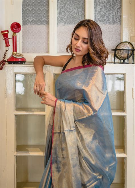 Buy Blue And Golden Tissue Saree Online – RODDUR