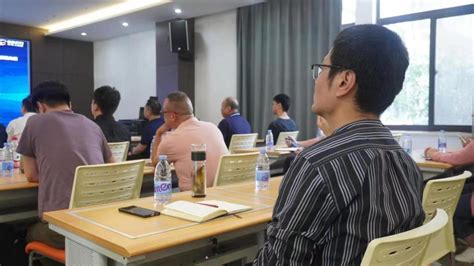 蚌埠籍企业家代表：“作为蚌埠人，要为家乡多作贡献”_发展_安徽商会_投资