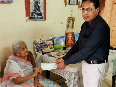 93 year old woman social worker donate 1 lakh rupee for corona virus in ...
