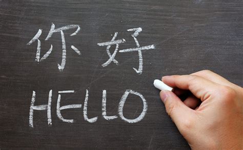 外国老师授课写中文，每一笔都在意料之外，留学生：老师努力又搞笑，感觉在反向留学_手机新浪网