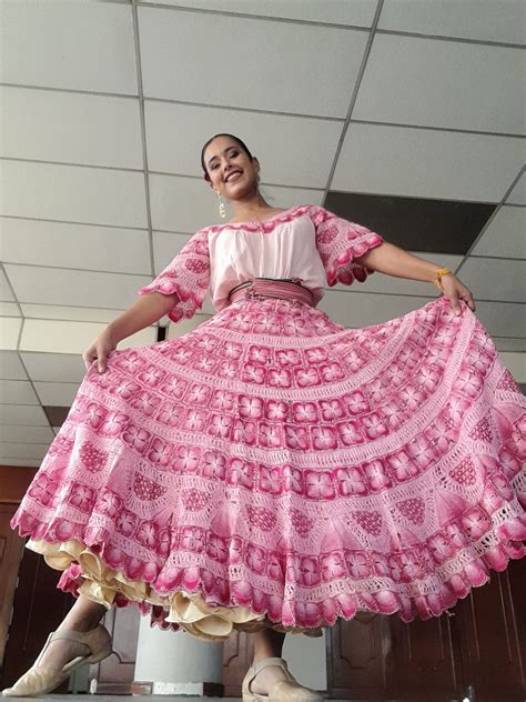 Traje tipico - PARAGUAY | Paraguay clothing, Traditional outfits ...