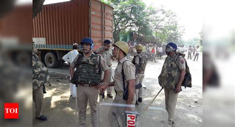 Student crushed to death by truck in Etah, agitated locals resort to ...