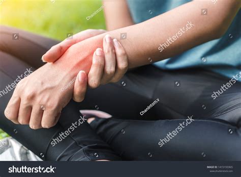 5.252 Wrist Injury Sports Images, Stock Photos & Vectors | Shutterstock