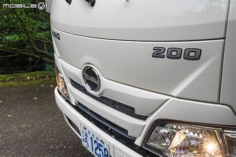 HINO 200 試駕｜誰都能駕馭的輕鬆好開三噸半 - Mobile01