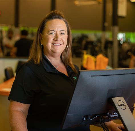 Front Desk Associate | NSFit, Inc.