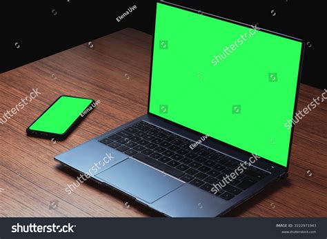 Computer Greenscreen Mockup 的图像结果