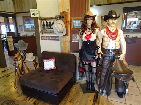 BROKEN SPUR INN - Reviews, Photos, Rate Comparison