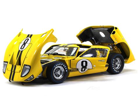1966 Ford GT40 Mk II #8 1:18 Shelby Collectibles diecast scale model ...