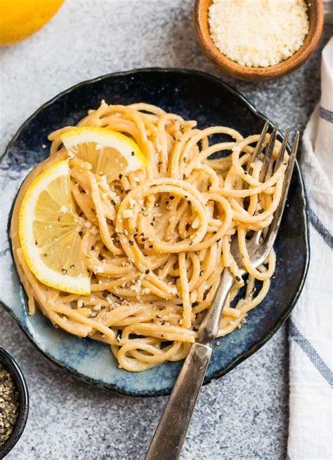 Pasta al Limone {Pasta with Lemon and Parmesan} – WellPlated.com