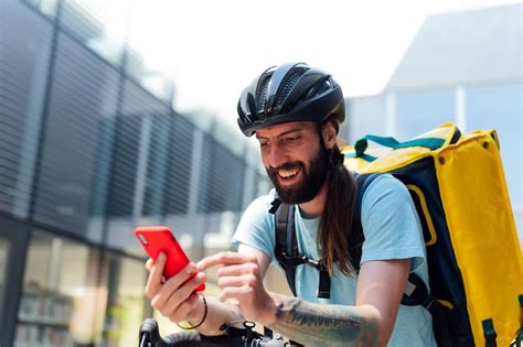 DoorDash vs Uber Eats in 2024: Which is Better?