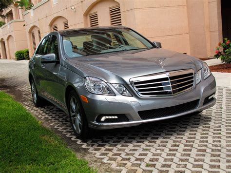 2010 Mercedes Benz E350 wallpaper image