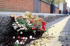 Miniature Garden Design Ideas Potholes Cracks Clever Landscaping Ideas by Miniature Garden Design Ideas For Potholes And Cracks Miniature Garden Design Ideas Potholes Cracks Clever Landscaping Ideas
