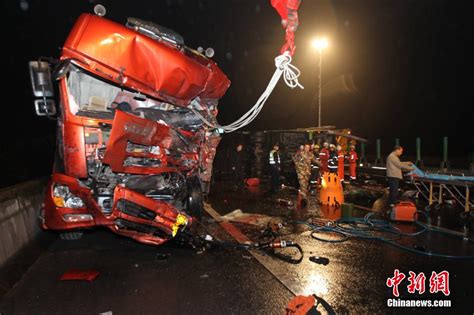 包茂高速重庆段发生重大交通事故 已致15死56伤[组图]_图片中国_中国网