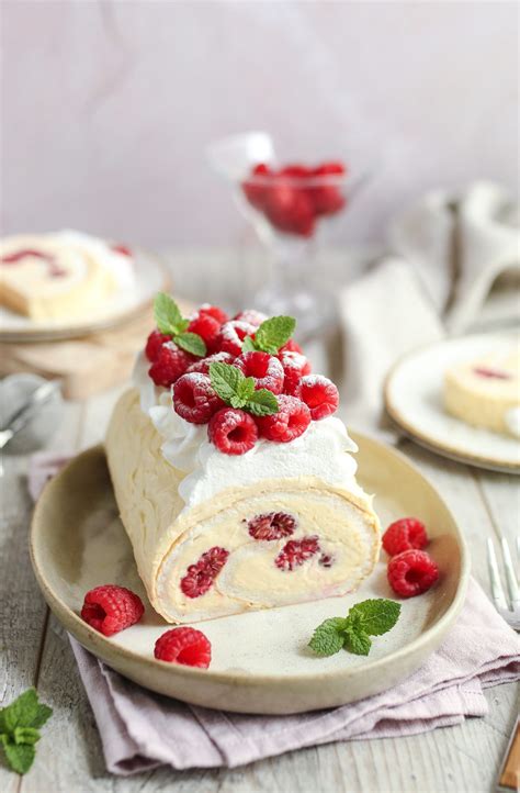 Ledeni rolat sa malinama - Mystic Cakes