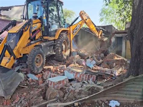 Gujarat Administration demolishes 33 illegal properties built on ...