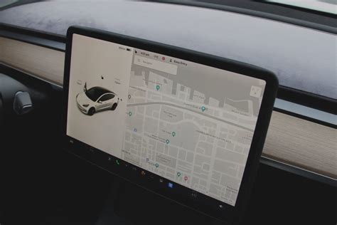Tesla Screen Features 的图像结果