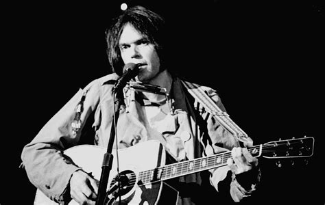 Neil Young announces previously unreleased live album 