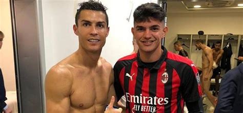 Cristiano Ronaldo Gets Photobombed By A Naked Giorgio Chiellini In Our ...