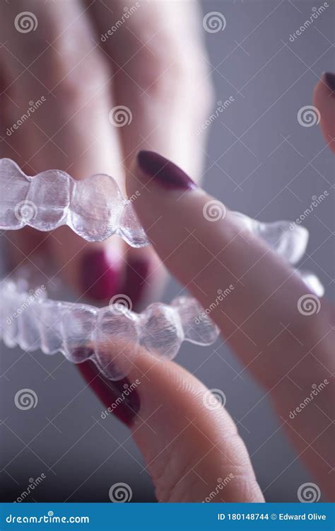 Retenedores De Dientes Dentales Claros Foto de archivo - Imagen de médico, dientes: 180148744