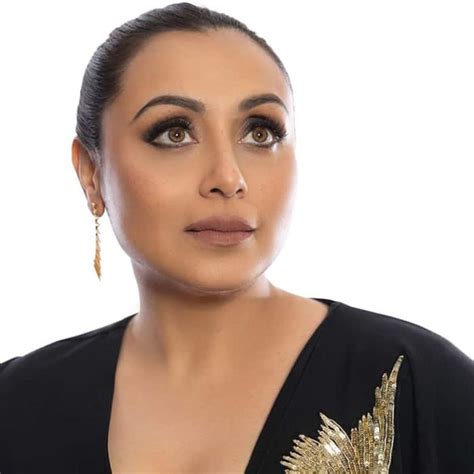 Rani Mukerji Wins Heart in Latest Pictures in Black Saree