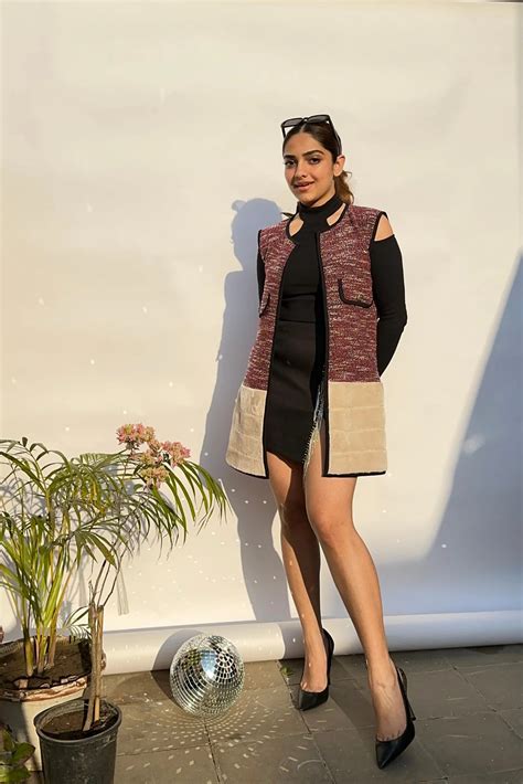 Gilets for Women - Chic Sleeveless to Crop Jackets - Nolabels