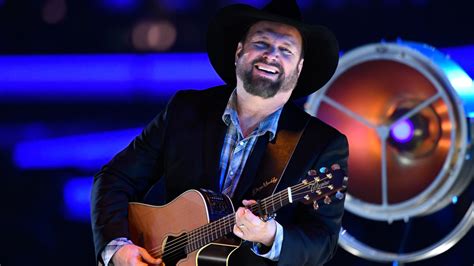 Why Garth Brooks Withdrew From Running for CMA Entertainer of the Year ...