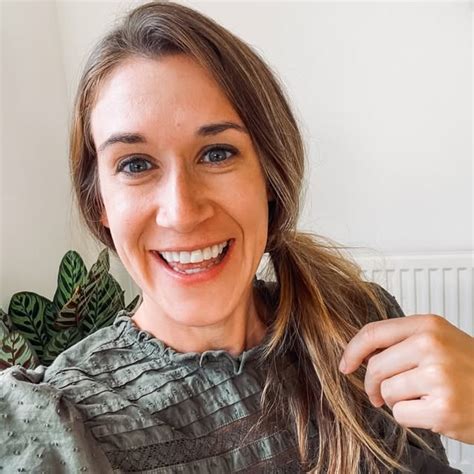 My mom’s busty friend woke up NAKED in my bed, so couldn't miss my chance - HottiesTwo