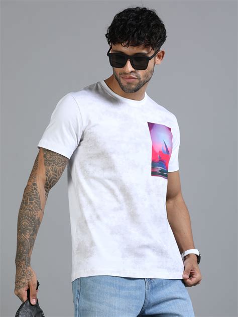 Men White Slim Fit Chest Printed Crew Neck T-Shirt