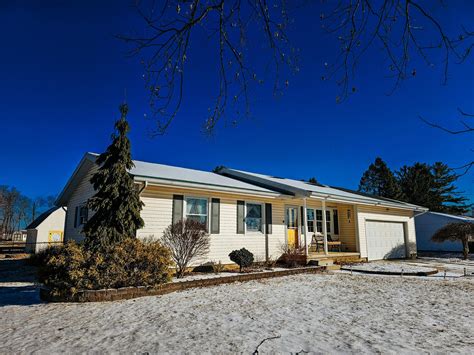 405 E Coomer St, Morenci, MI 49256 - See Est. Value, Schools & More