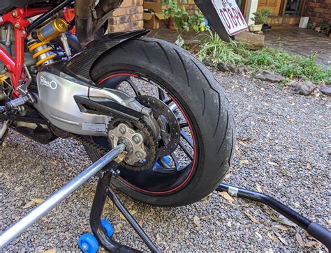 Cheap Single-Sided Swingarm Paddock Stand (Quick Hack)
