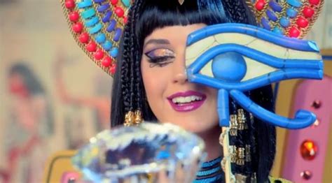 Katy Perry Feat. Juicy J – ‘Dark Horse’ Video