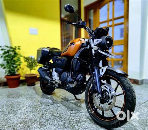 YAMAHA FZ-X mileage 55 kmpl dual disk Abs Tubeless metal mud gurd ...