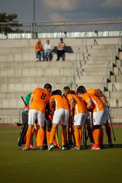Field hockey players during a tournament game | Premium Photo