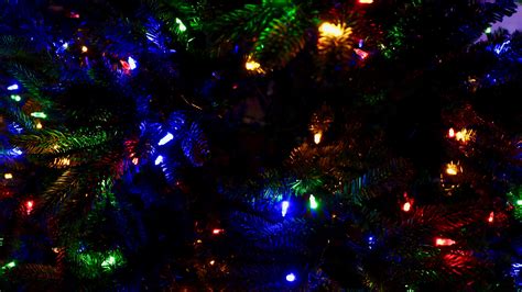 Download wallpaper 3840x2160 garland, tree, christmas, new year ...