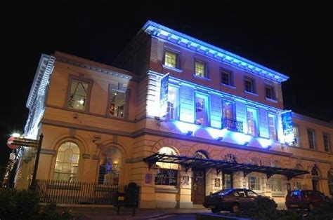 QUEEN'S THEATRE (2025) All You Need to Know BEFORE You Go (with Photos ...