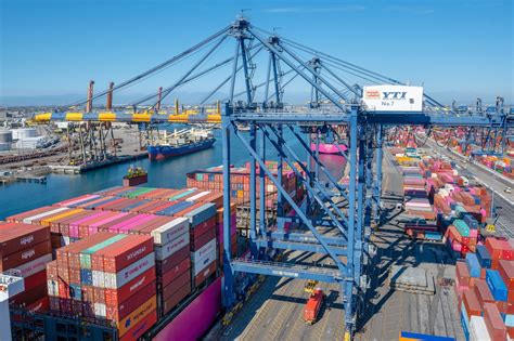 APM Terminals Commissions Giant New Container Cranes at Port of New ...