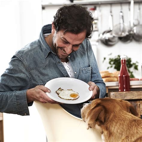 Can Cats Eat Turkey? A Veterinarian Shares 5 Big Risks - Parade Pets