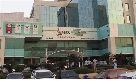 Max Hospital Saket Doctors perform Incision-Free surgery with Leadless ...