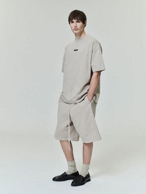 Relaxed Fleece Sweatshort in Timber/Cloud White | Fear of God ...