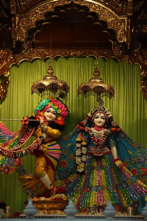 Feel of “Radhe Krishna” Chant: These 4 Classic Temples of Mathura