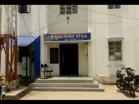 The son-husband of the losing Sarpanch candidate quarreled with Rakhi ...