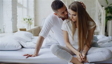 8 Big Signs of a Jealous and Possessive Boyfriend - lifeberrys.com