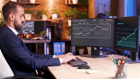 Manager Using Computer 的图像结果