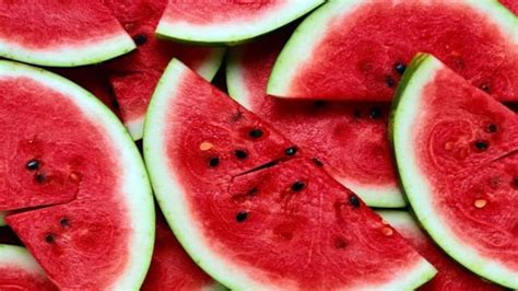 Watermelon: 4 health benefits of eating the juicy summer fruit - India ...