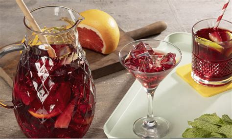 Spice Up 'Sangria Day' With These 5 Amazing Sangria Drinks