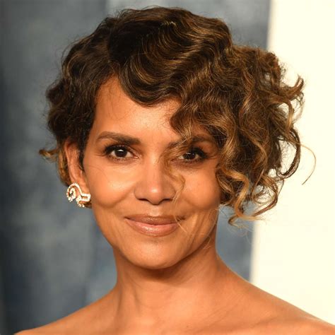 Voluminous Wavy Short Hair