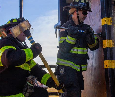 Firefighter Forcible Entry 的图像结果